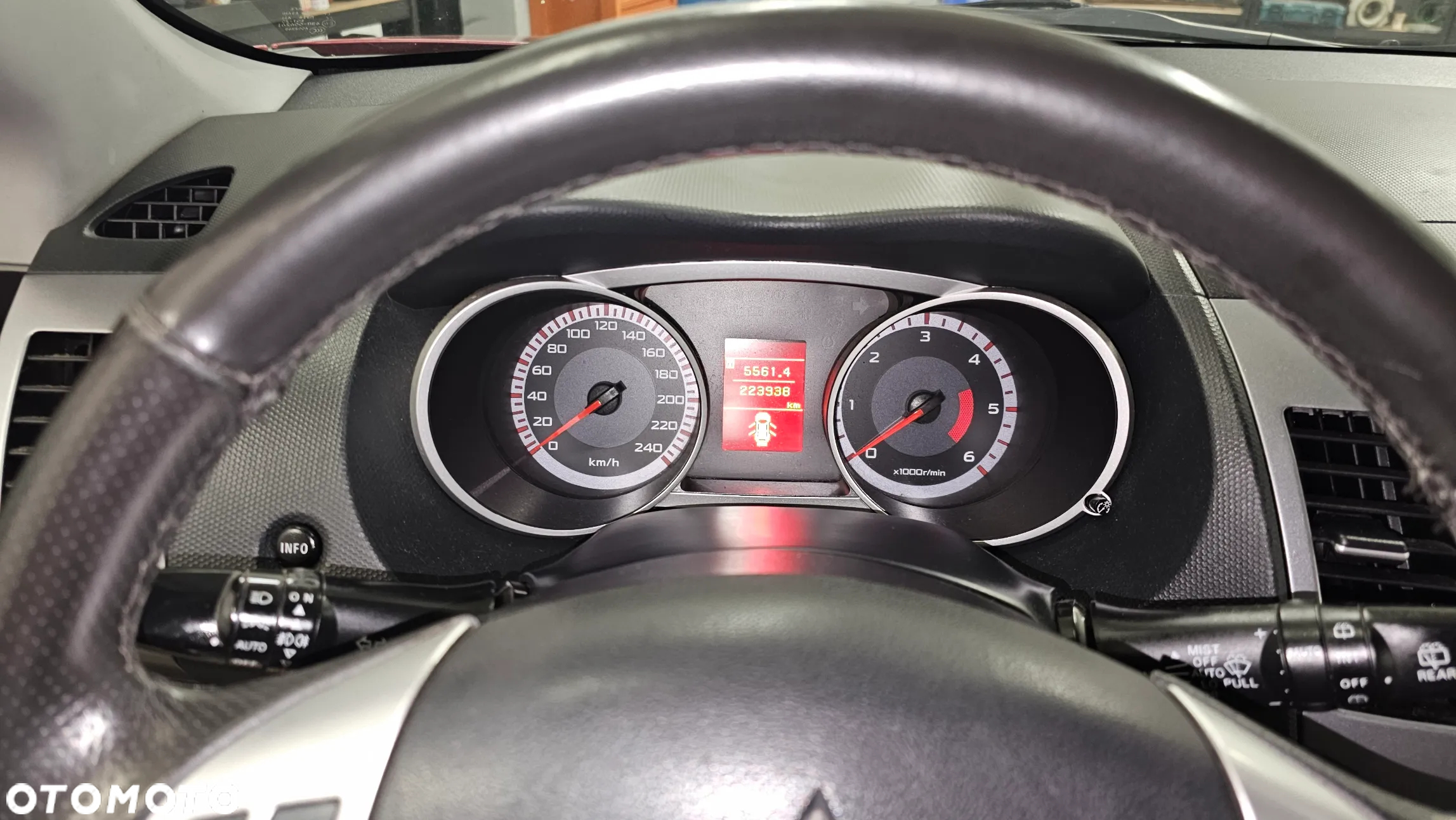 Mitsubishi Outlander 2.0 DID Instyle NAVI - 8