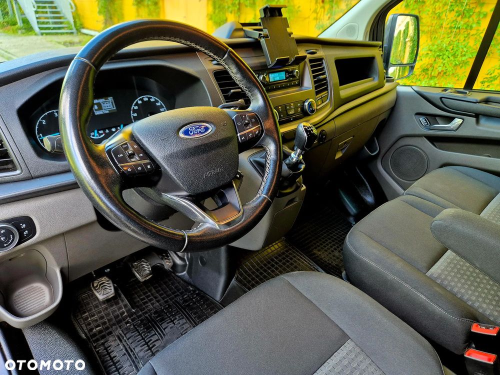 Ford Custom - 20