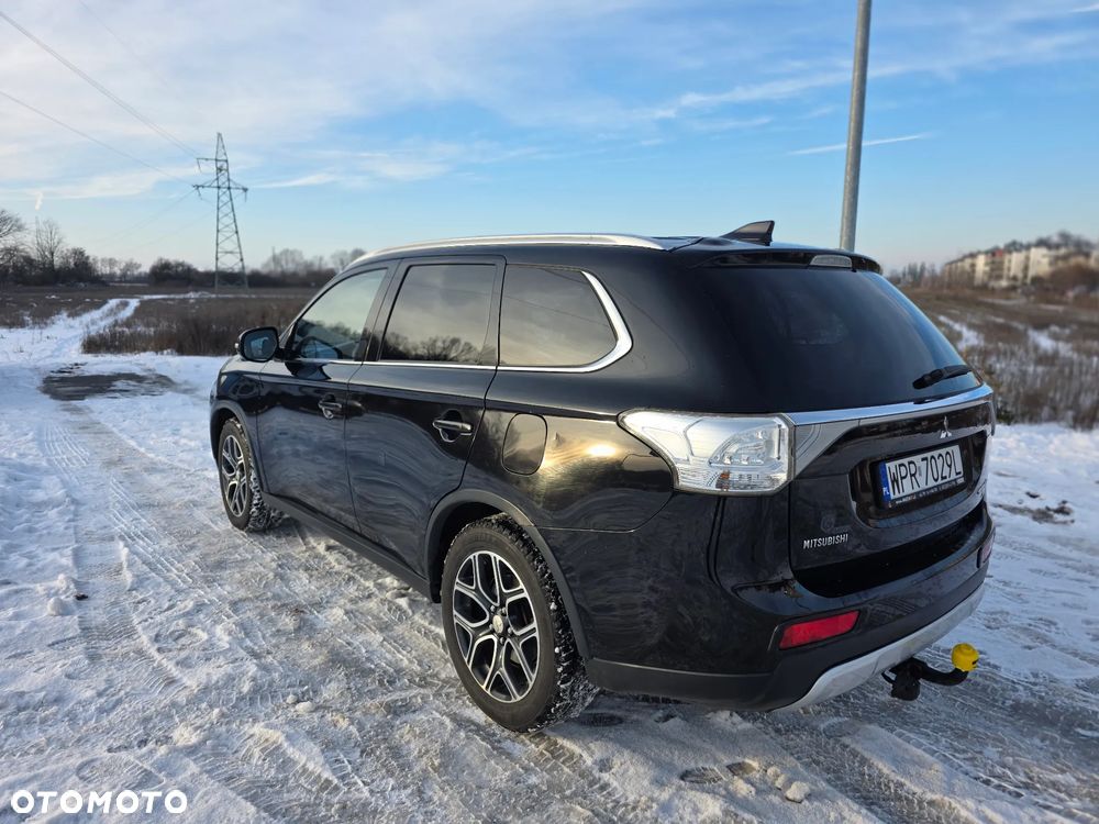 Mitsubishi Outlander 2.2 DID Instyle Navi - 3