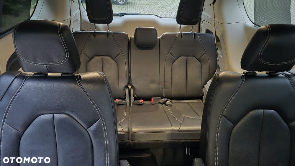 Chrysler Pacifica - 16