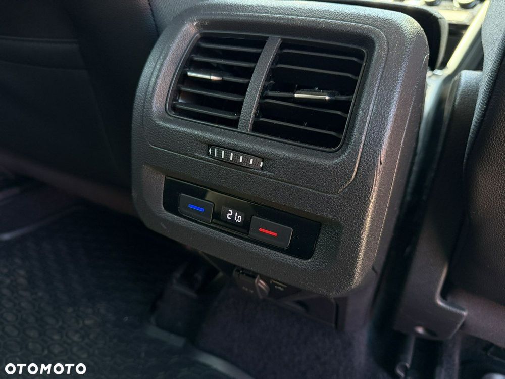 Volkswagen Touran - 27