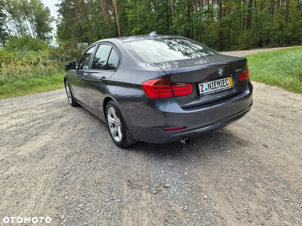 BMW Seria 3 320i - 14