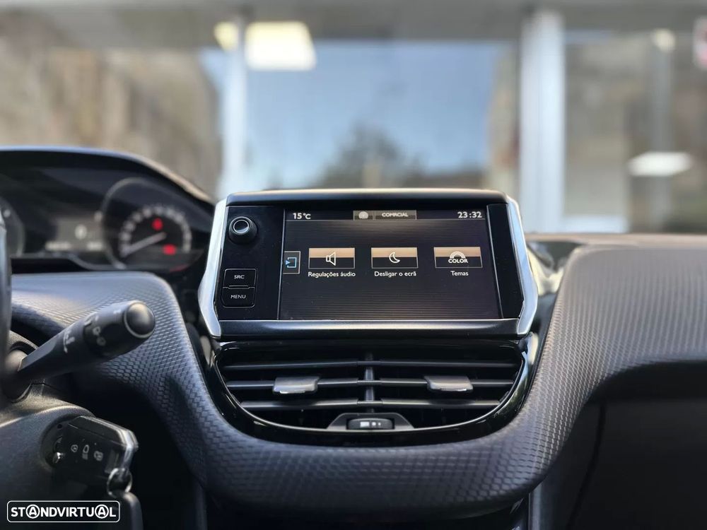 Peugeot 2008 1.2 PureTech Allure EAT6 - 22