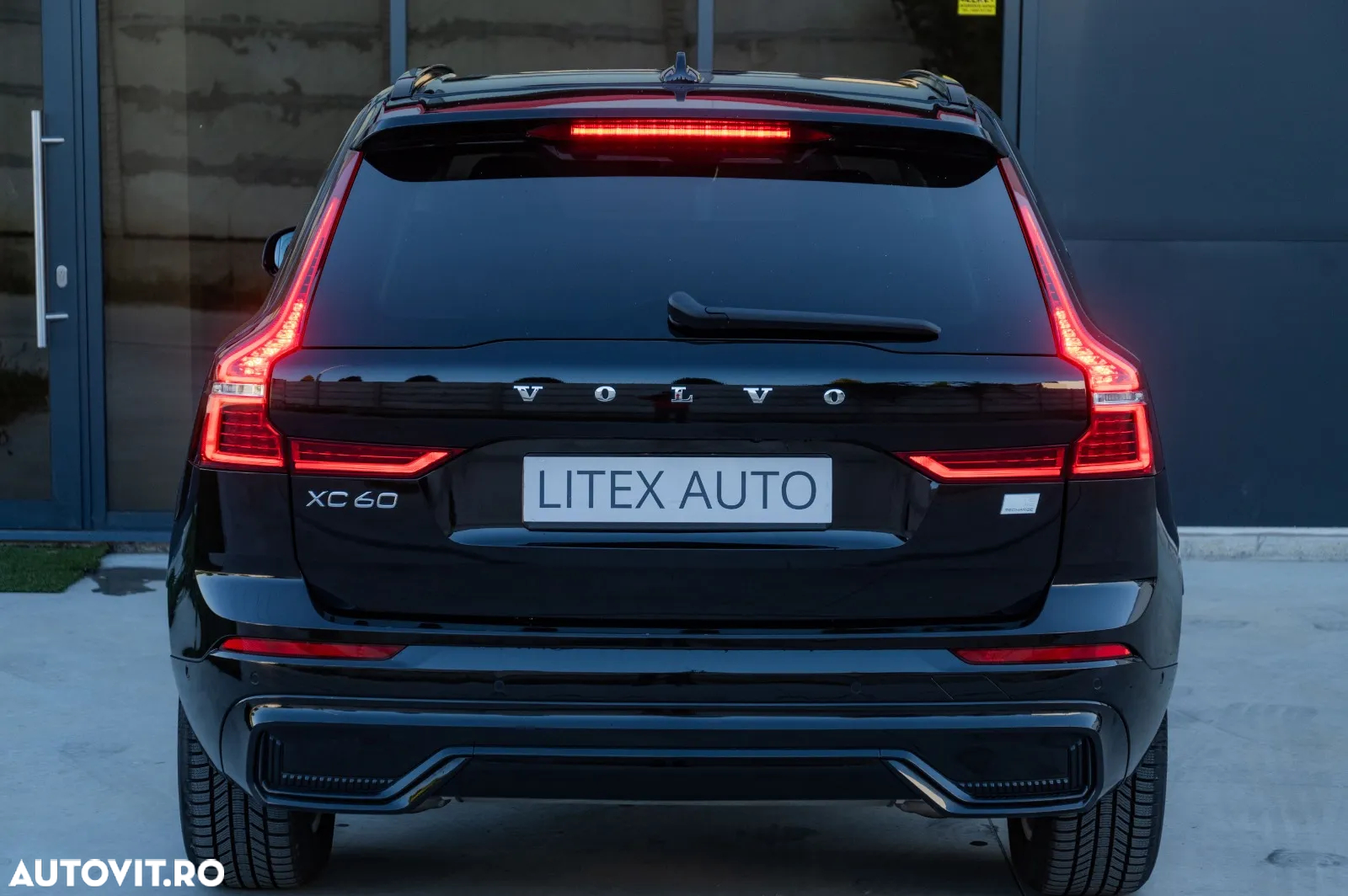 Volvo XC 60 T8 AWD Recharge Plus Dark - 8