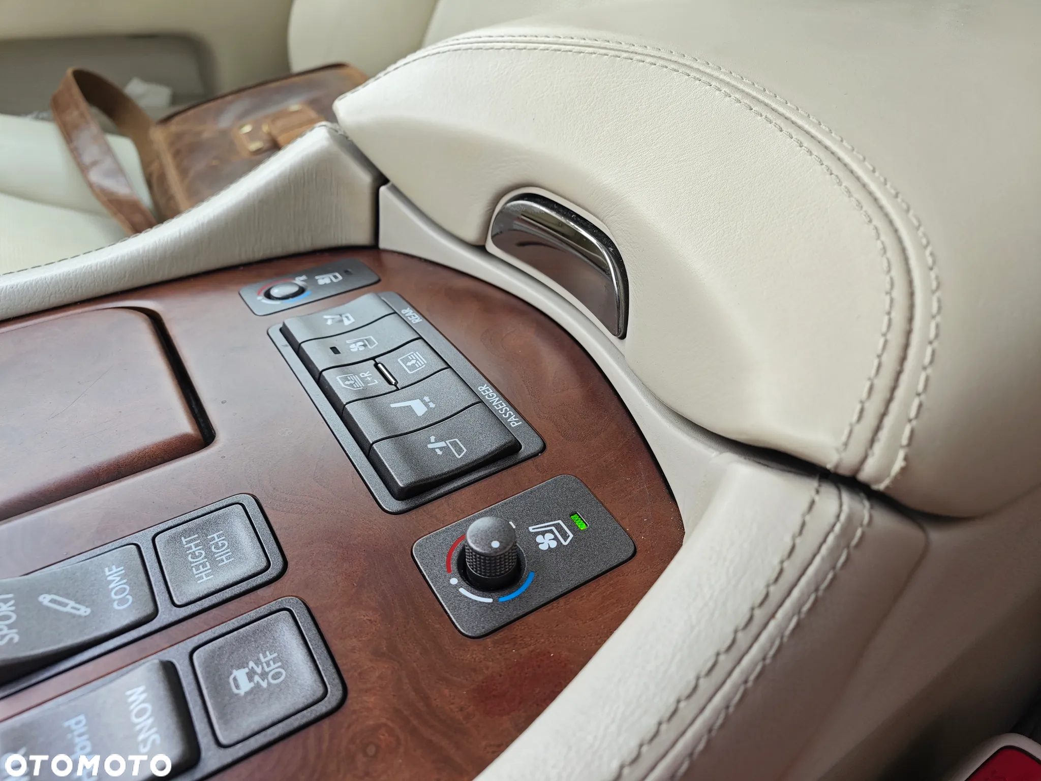 Lexus LS 600h L Superior - 17