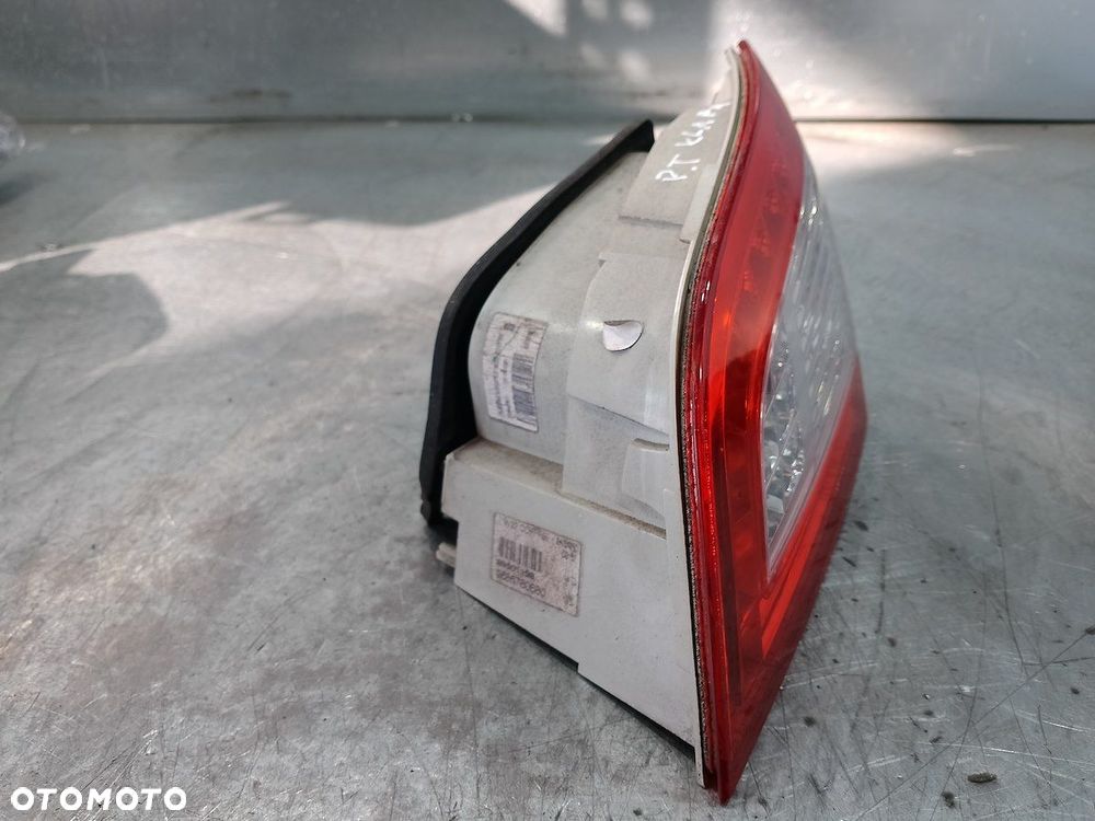 LAMPA TYLNA PRAWA W KLAPE PEUGEOT 508 9686780680   89501198 KOMBI - 9