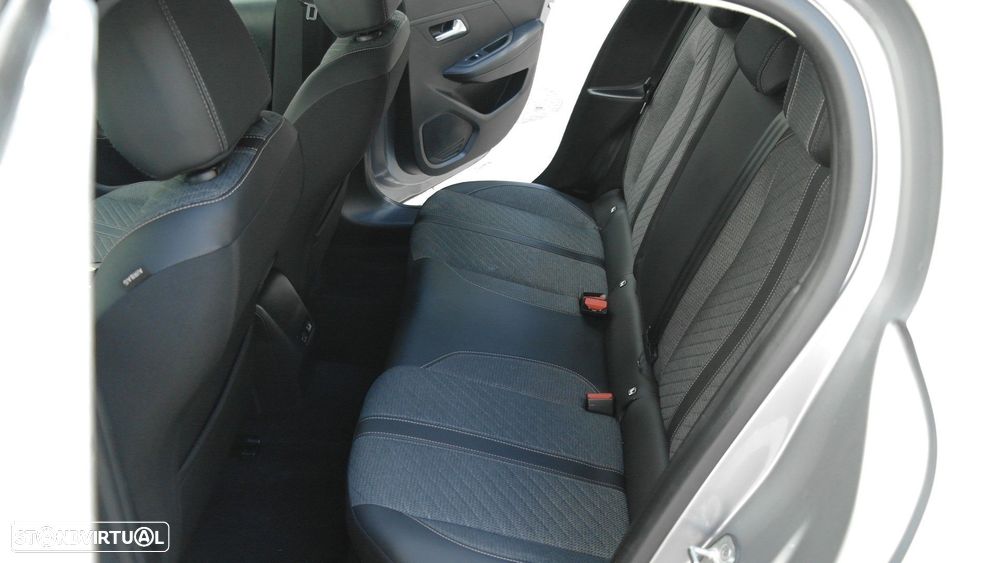 Peugeot 208 1.2 PureTech Allure - 18
