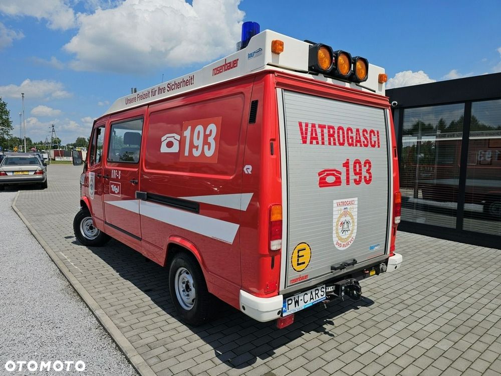 Mercedes-Benz 310 - 4