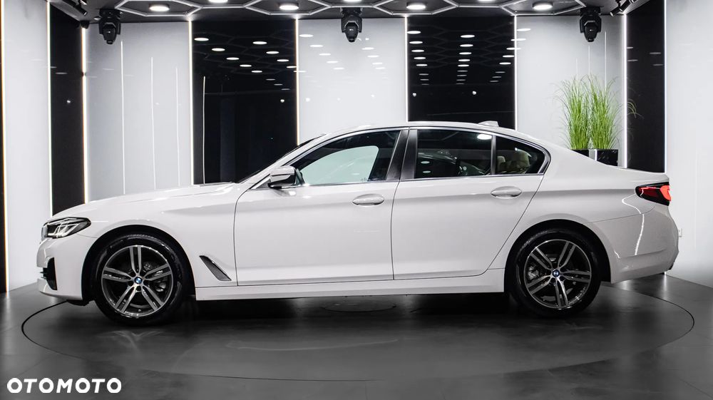 BMW Seria 5 520i mHEV - 4