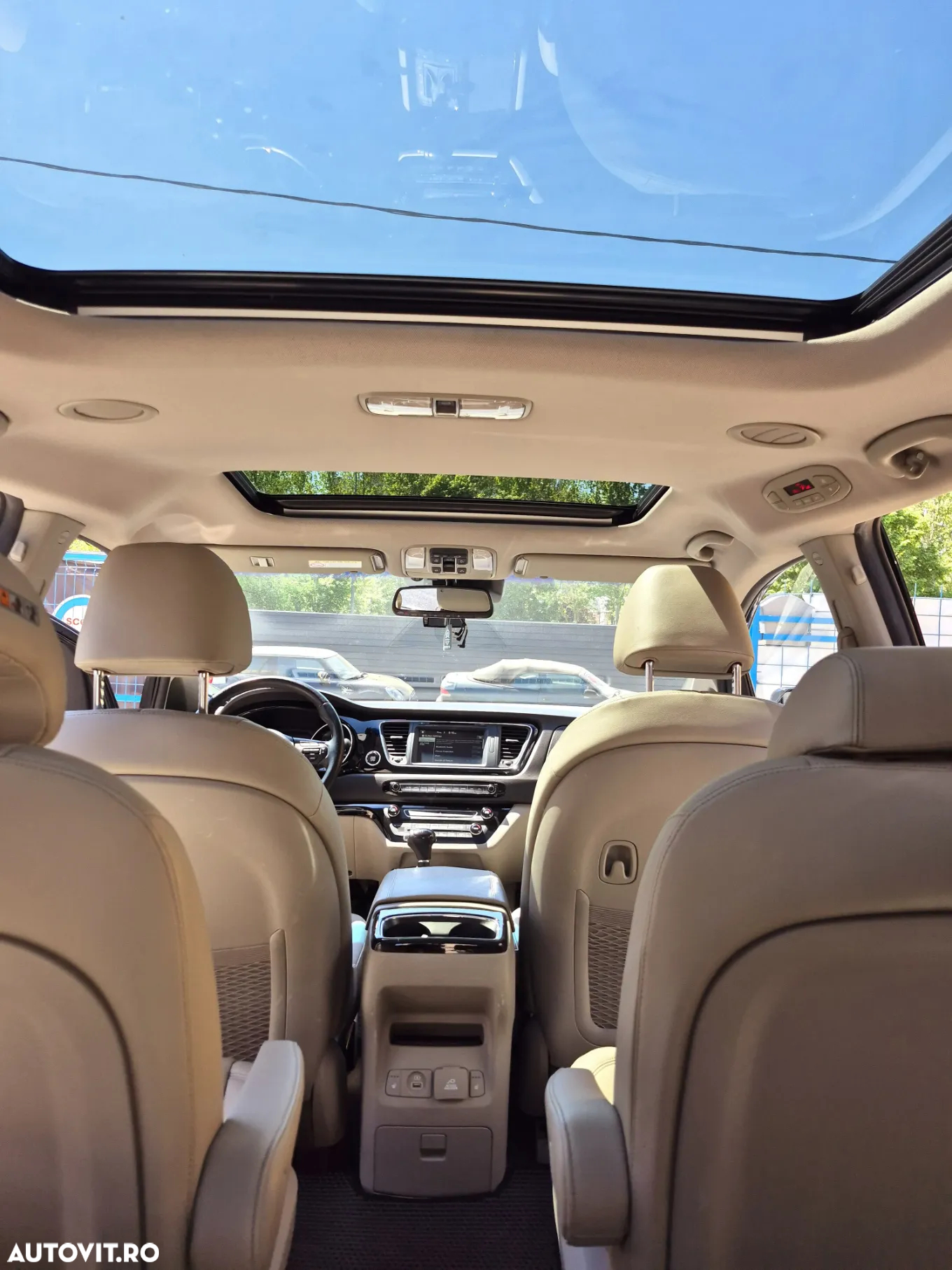Kia Carnival - 14