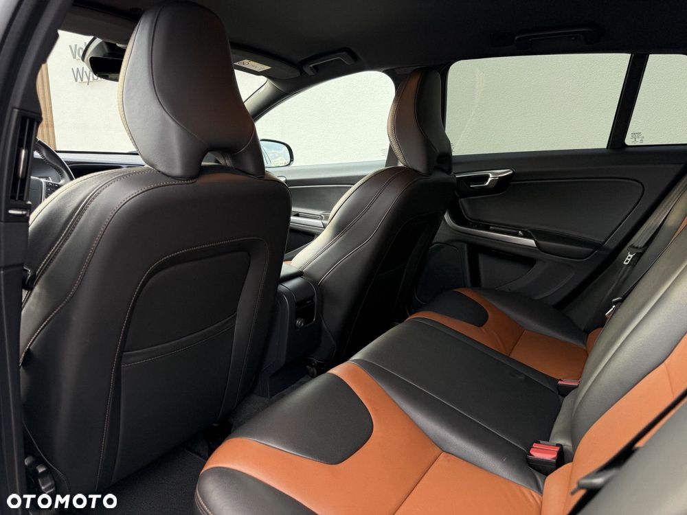 Volvo V60 Cross Country - 21