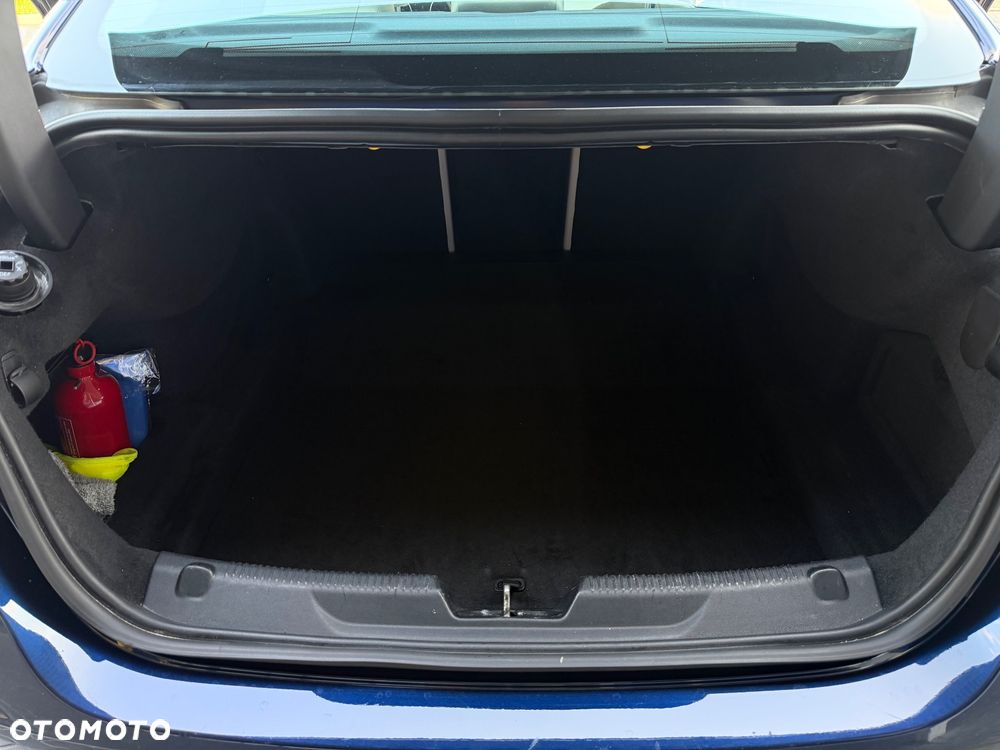 Jaguar XE 20d Prestige - 18