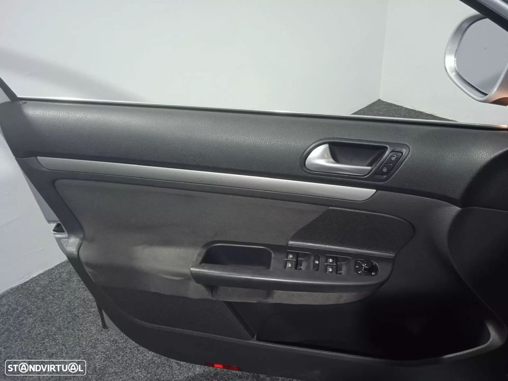 VW Golf Variant - 30