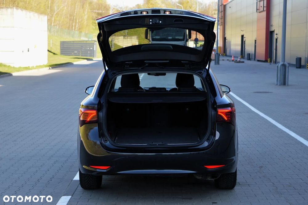 Toyota Avensis 2.0 Prestige MS - 30