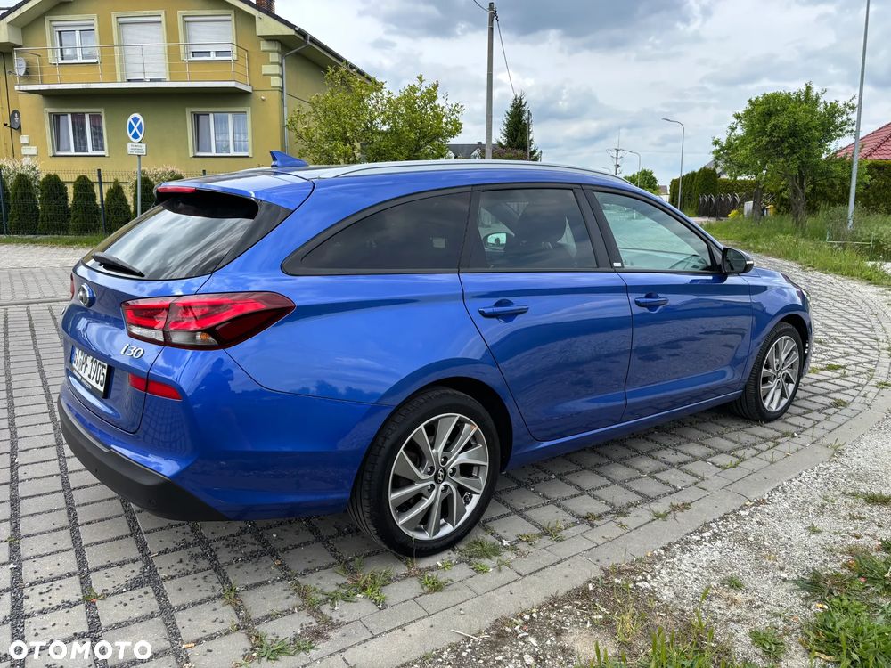 Hyundai i30 blue Kombi 1.6 CRDi Passion - 16