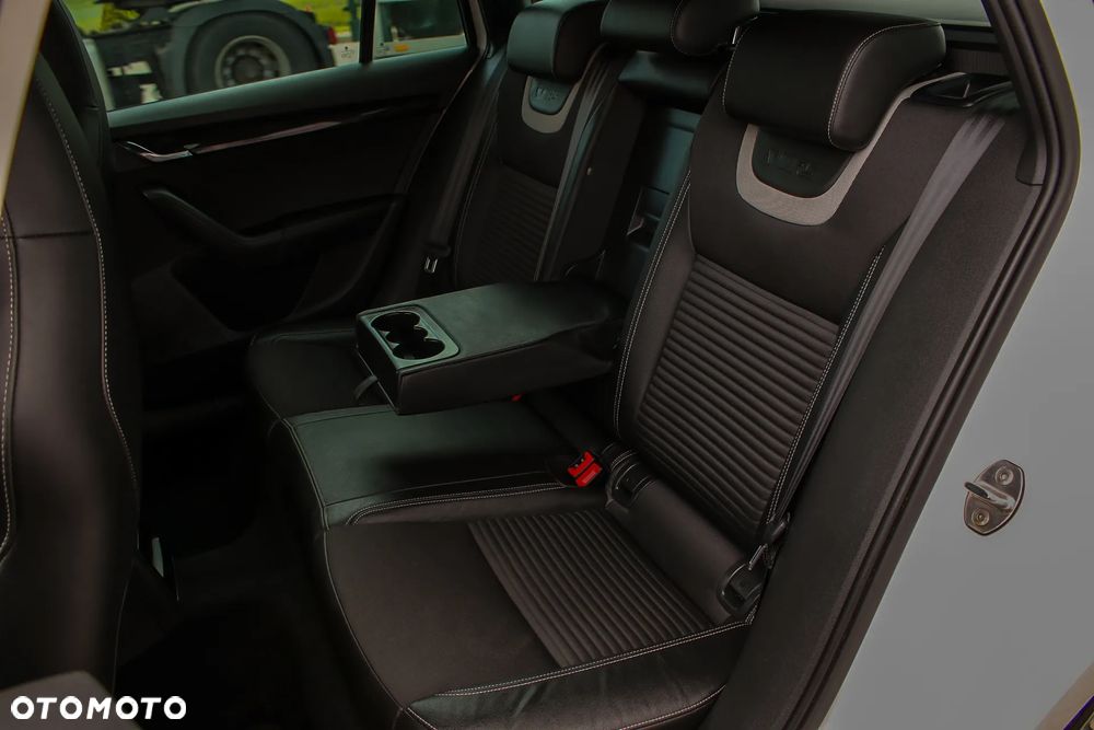 Skoda Octavia 2.0 TDI (Green tec) RS - 25