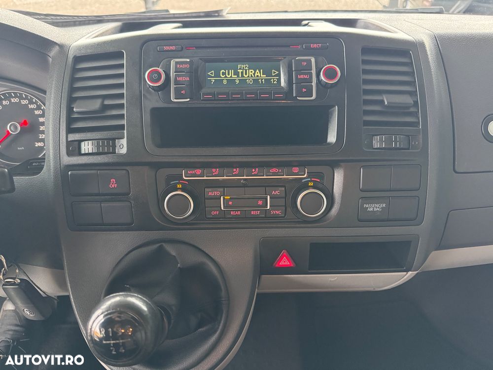 Volkswagen Caravelle - 5
