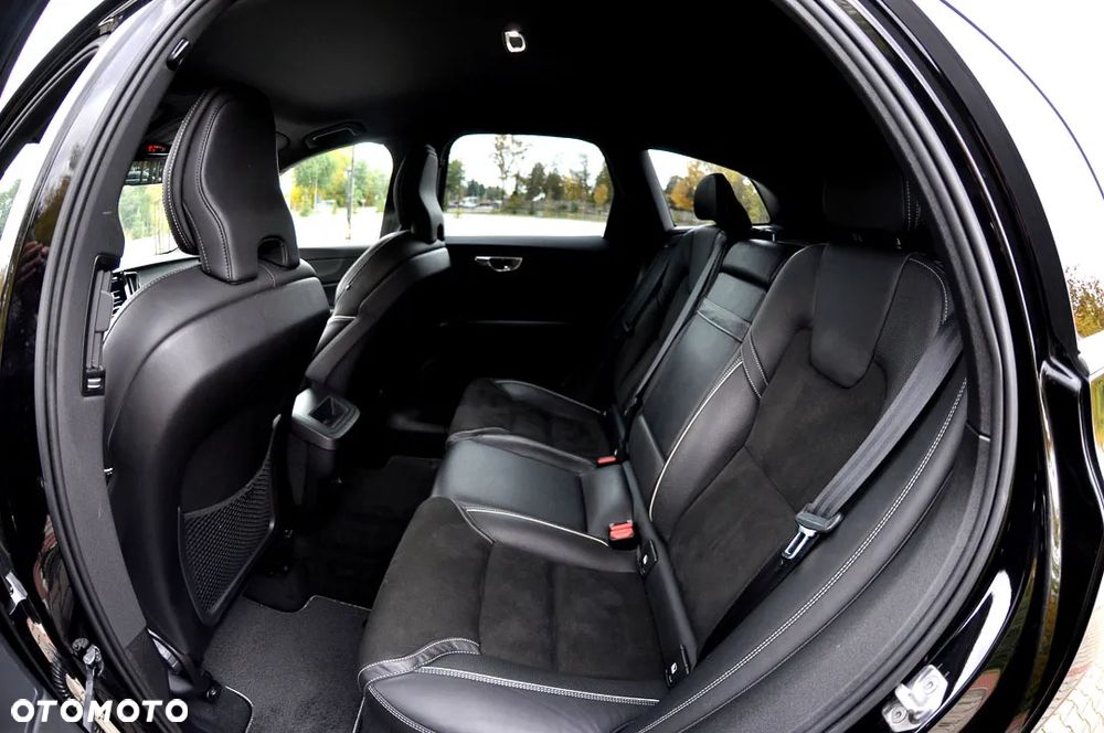 Volvo XC 60 D4 R-Design - 22