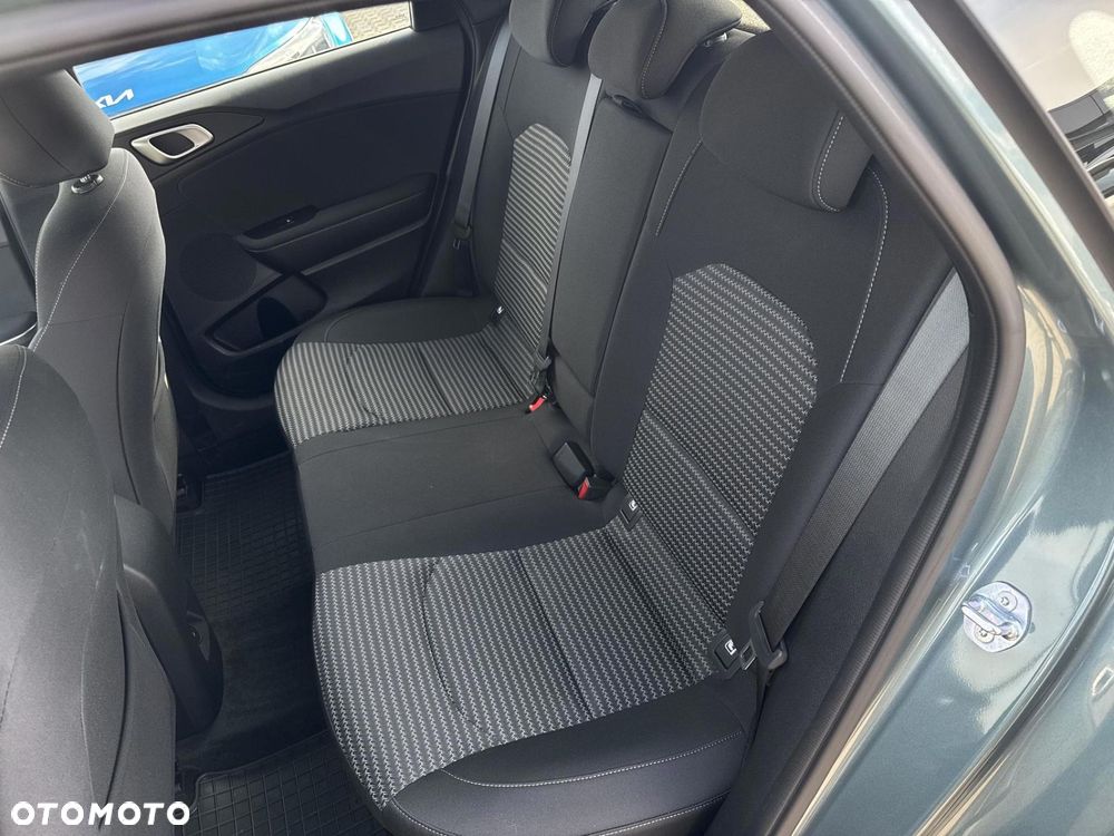 Kia Ceed - 16