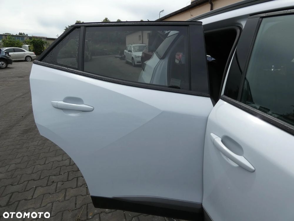 PEUGEOT 2008 II LIFT  *SAMOCHÓD NA CZĘŚCI*ESU ( Blanc Okenite Nacre ) / SKRZYNIA BIEGÓW, MASKA, LAMPA, DRZWI PRAWE, ABS,PRZEKŁADNIA, KLAPA, BELKA, DESKA, FOTELE, KANAPA, ĆWIARTKA KIEROWNICA, TARCZE,ZAWIESZENIE, LICZNIK, ZEGARY - 3