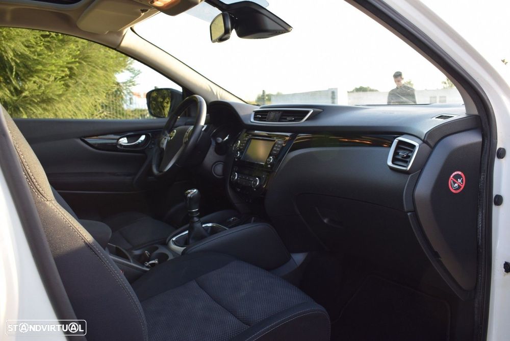 Nissan Qashqai 1.5 dCi N-Connecta J18+Led - 36