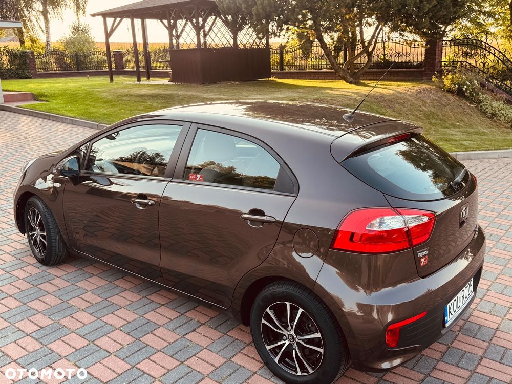 Kia Rio 1.2 L - 24