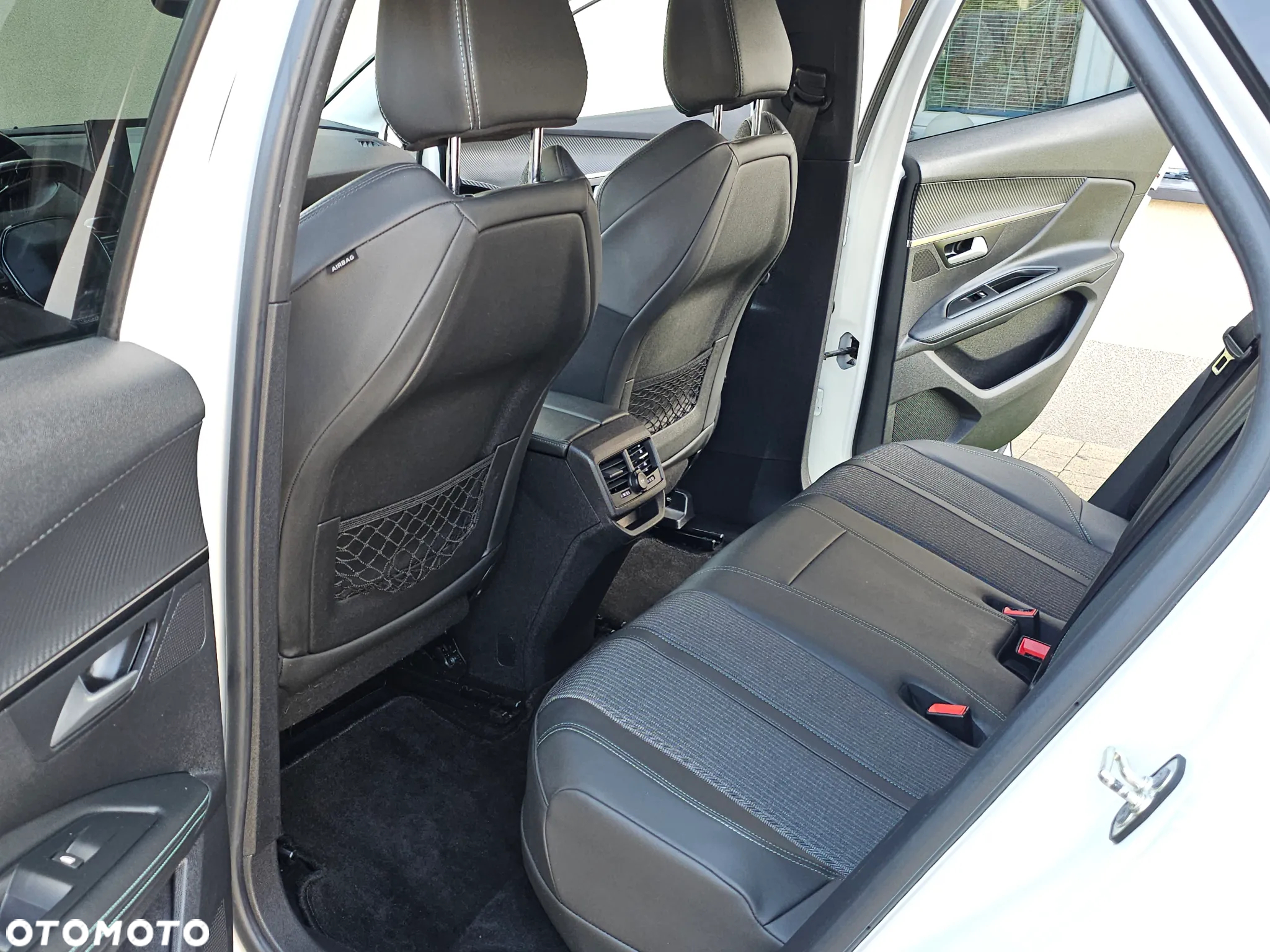 Peugeot 3008 Plug-In Hybrid 225 e-EAT8 Allure Pack - 25