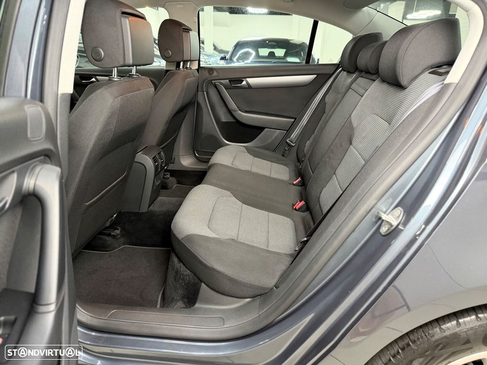 VW Passat 1.6 TDI Confortline - 20