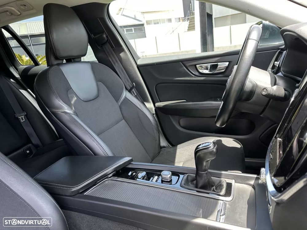 Volvo V60 2.0 D3 Momentum Plus - 53
