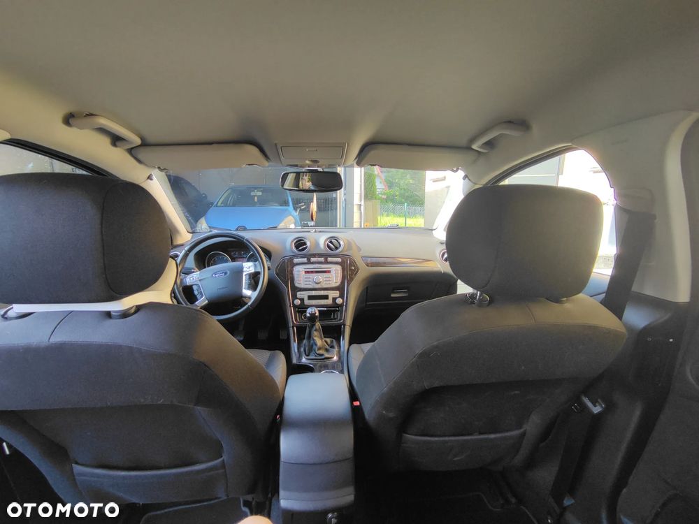 Ford Mondeo 1.6 Ghia - 10