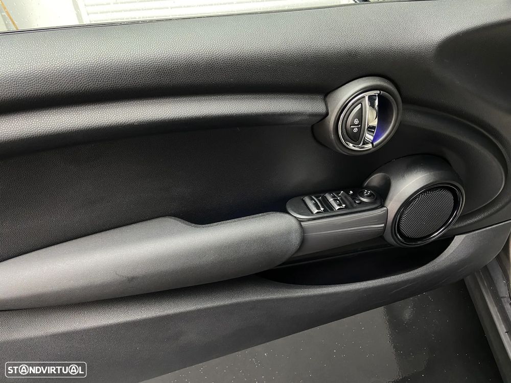 MINI Cabrio Cooper Auto - 10