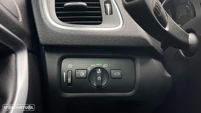 Volvo V40 2.0 D2 R-Design - 29