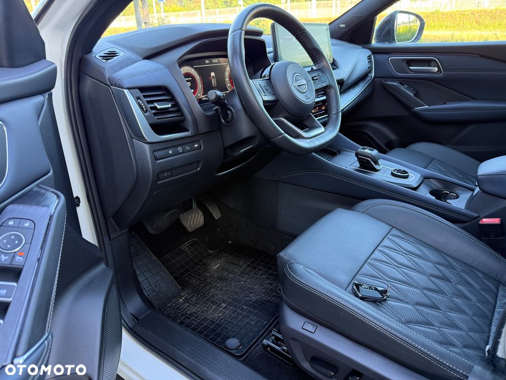 Nissan Qashqai 1.3 DIG-T mHEV 4x4 Tekna Xtronic - 24