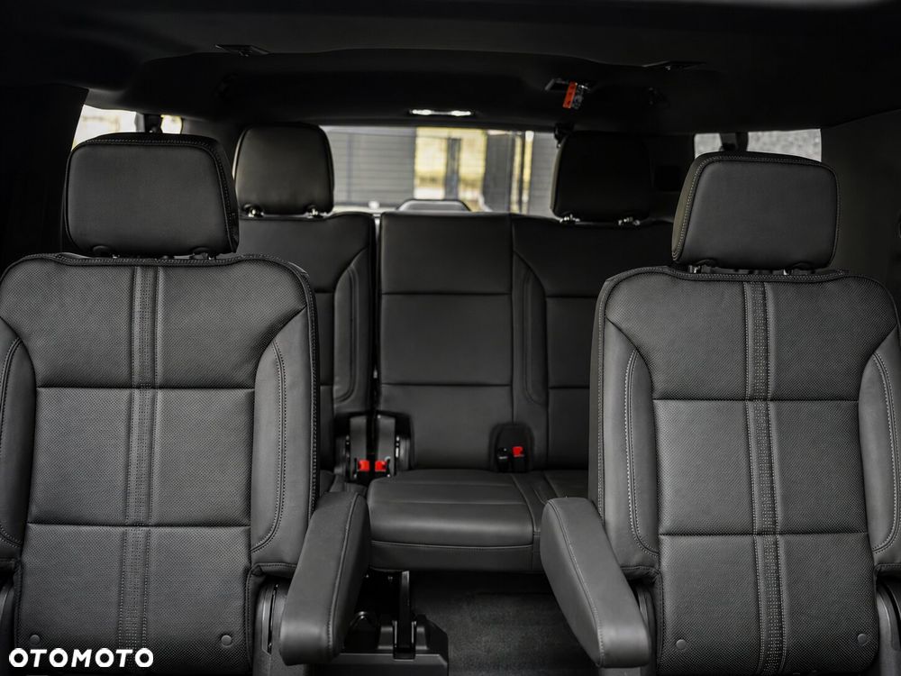 Chevrolet Suburban - 13