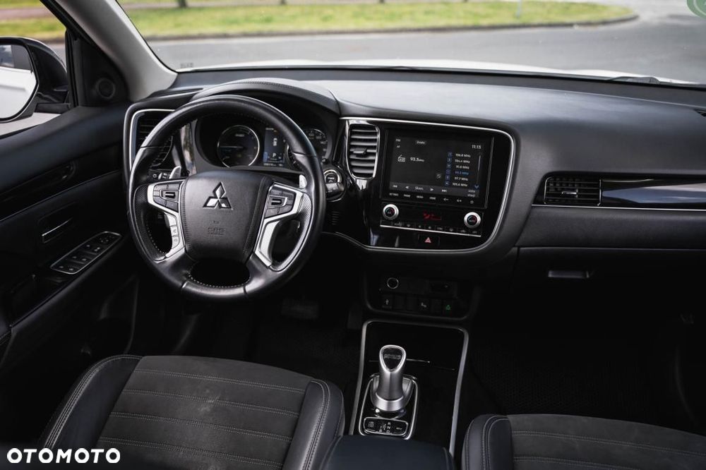 Mitsubishi Outlander - 4
