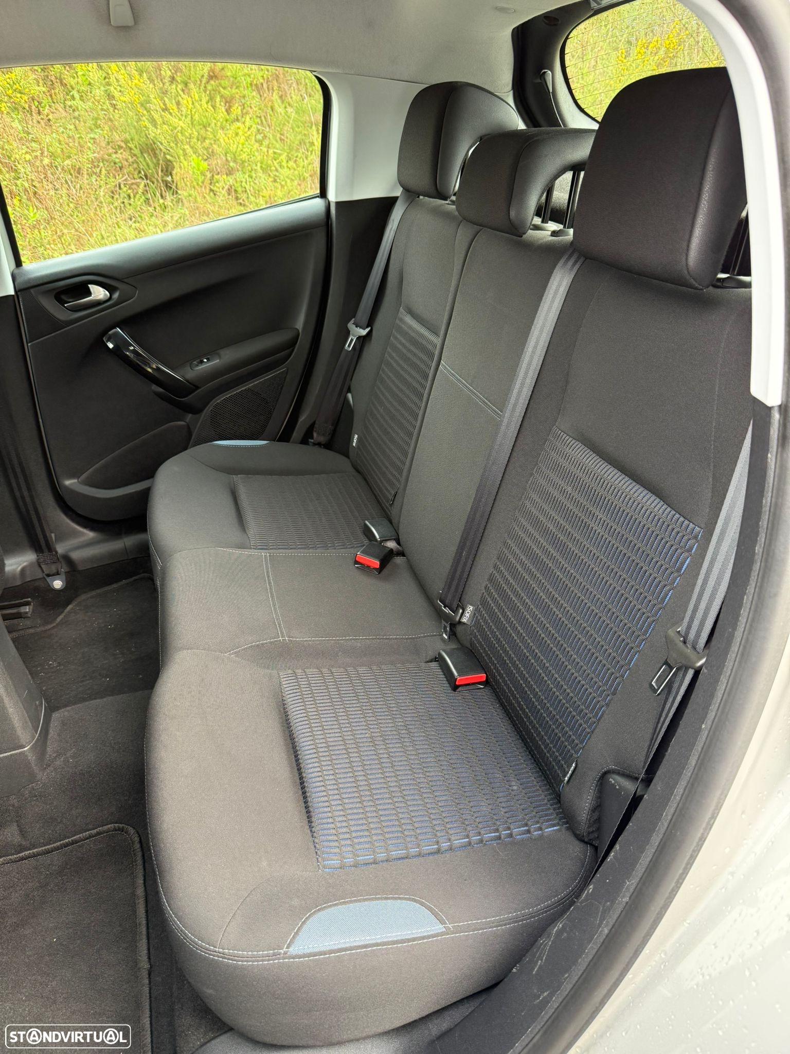 Peugeot 208 1.6 BlueHDi Style - 21