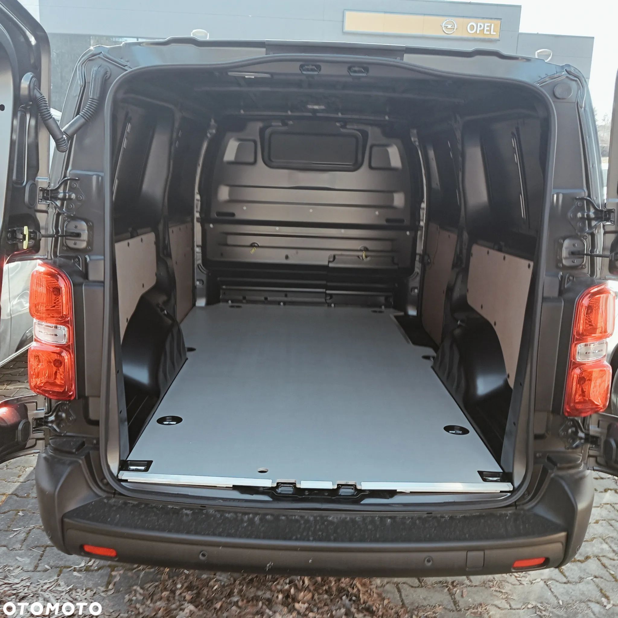 Opel Vivaro - 1