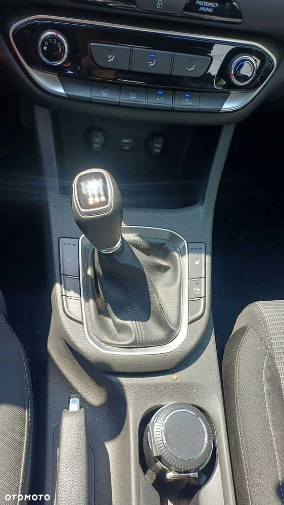 Hyundai i30 1.0 T-GDI 48V-Hybrid Connect & Go - 12