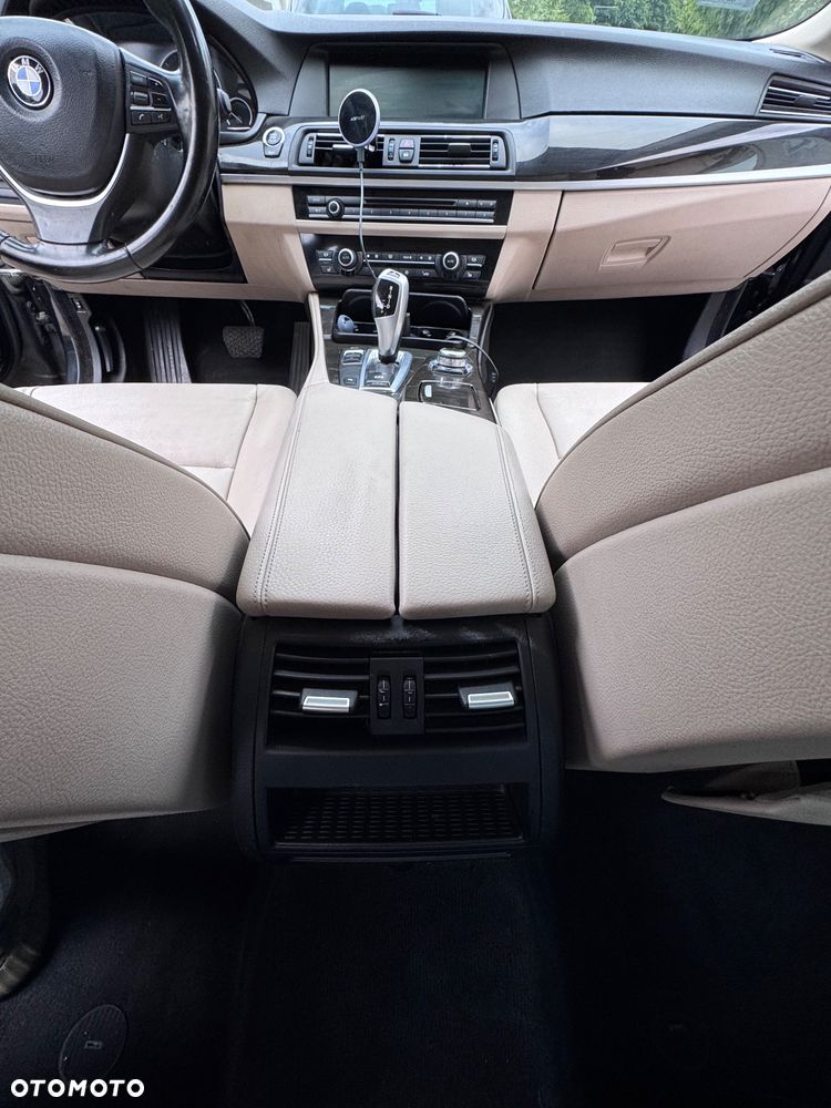 BMW Seria 5 525d xDrive Luxury Line - 11