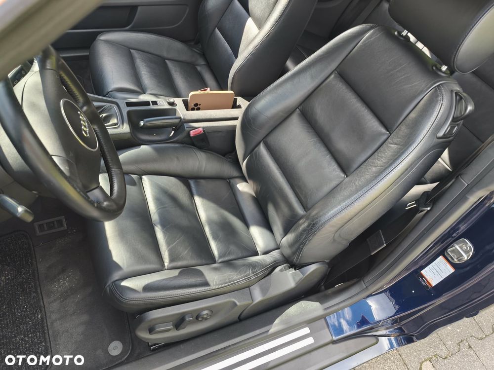 Audi A4 Cabrio 2.4 - 12