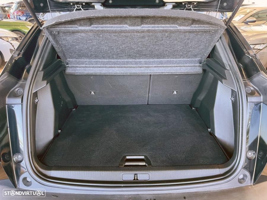 Peugeot 2008 1.2 PureTech Allure Pack - 32