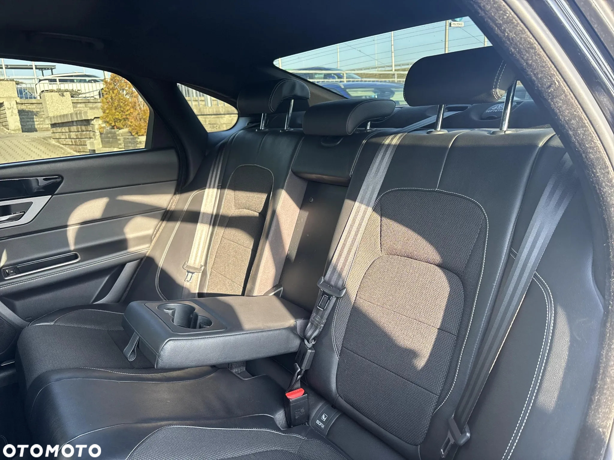 Jaguar XF 2.0 i4D R-Sport - 14