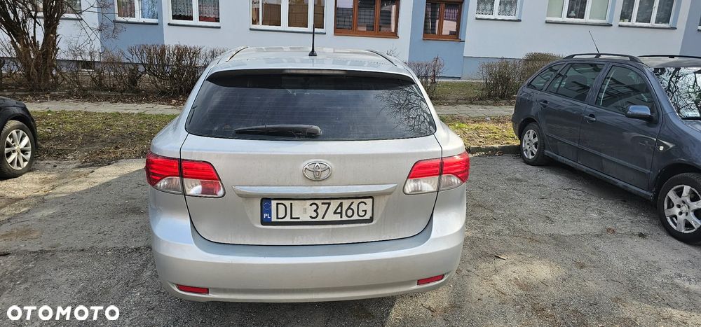 Toyota Avensis 2.0 D-4D Sol - 2