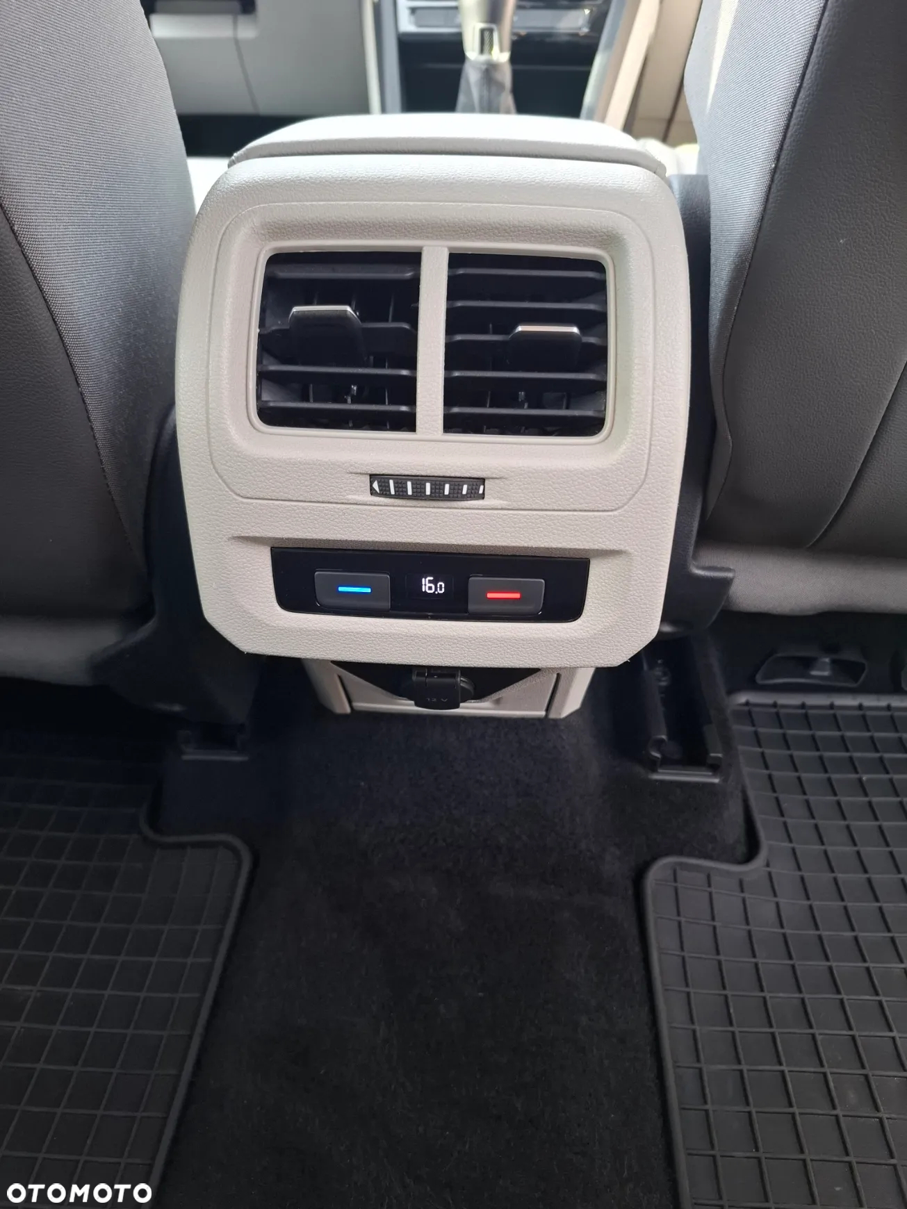 Volkswagen Touran 1.6 TDI SCR (BlueMotion Technology) Comfortline - 18