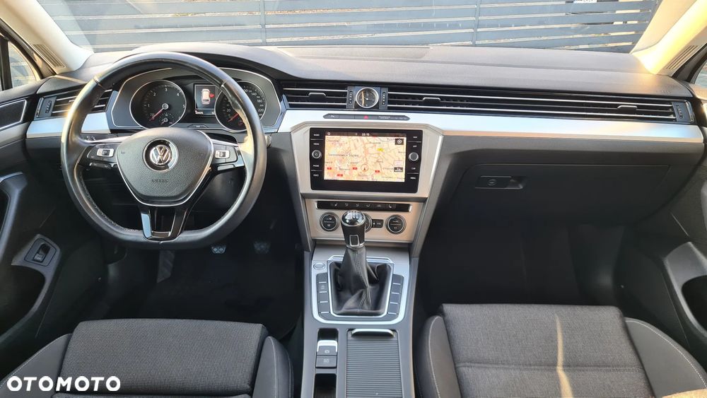 Volkswagen Passat 2.0 TDI SCR Elegance - 8