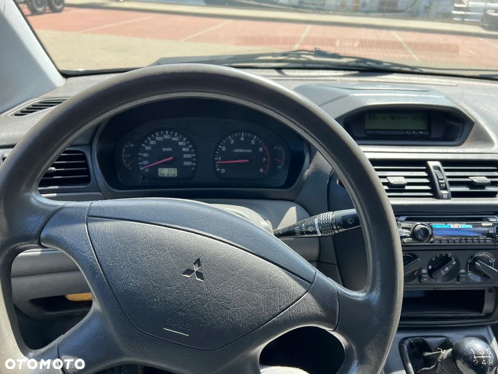 Mitsubishi Space Wagon 2.4 GDI Family - 31