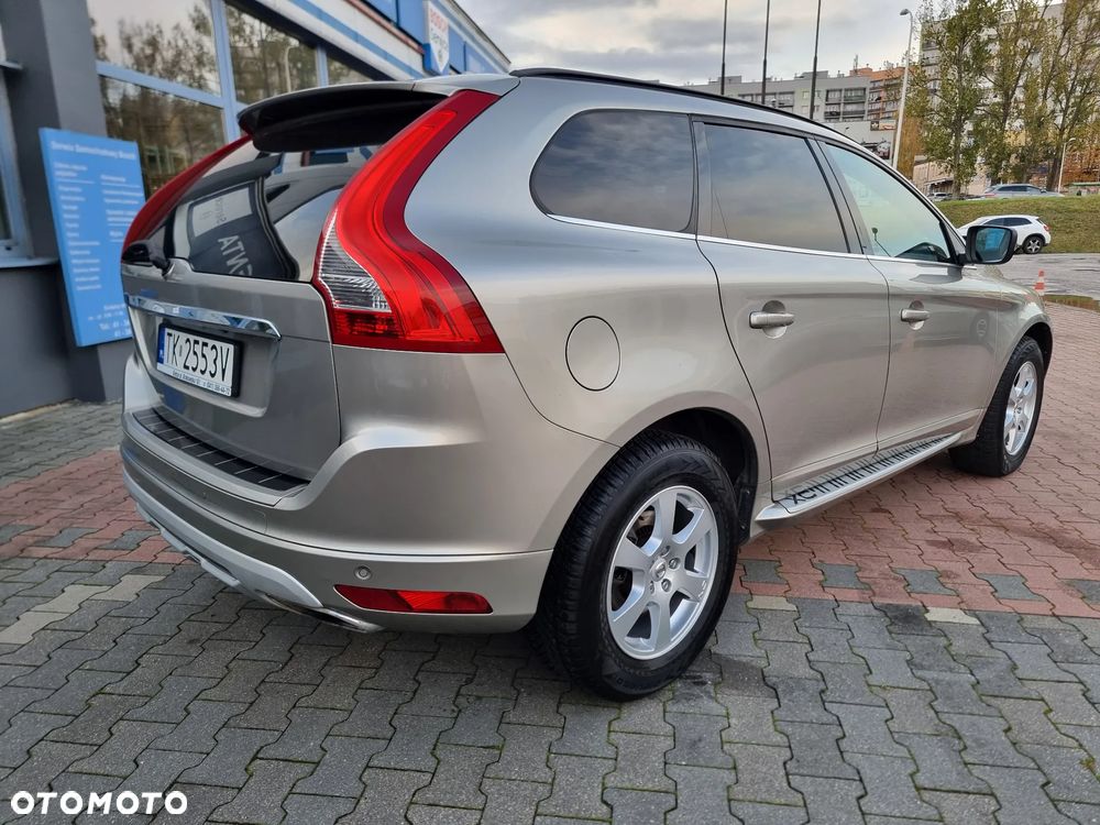 Volvo XC 60 D5 AWD Geartronic Momentum - 4