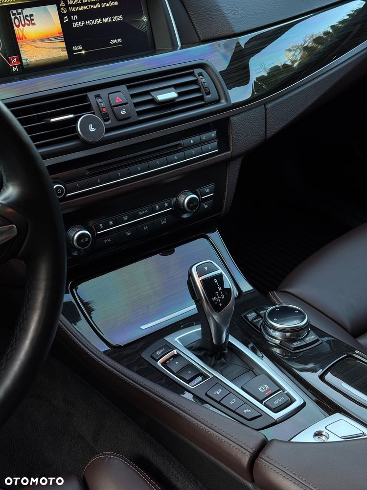 BMW Seria 5 530d xDrive - 12