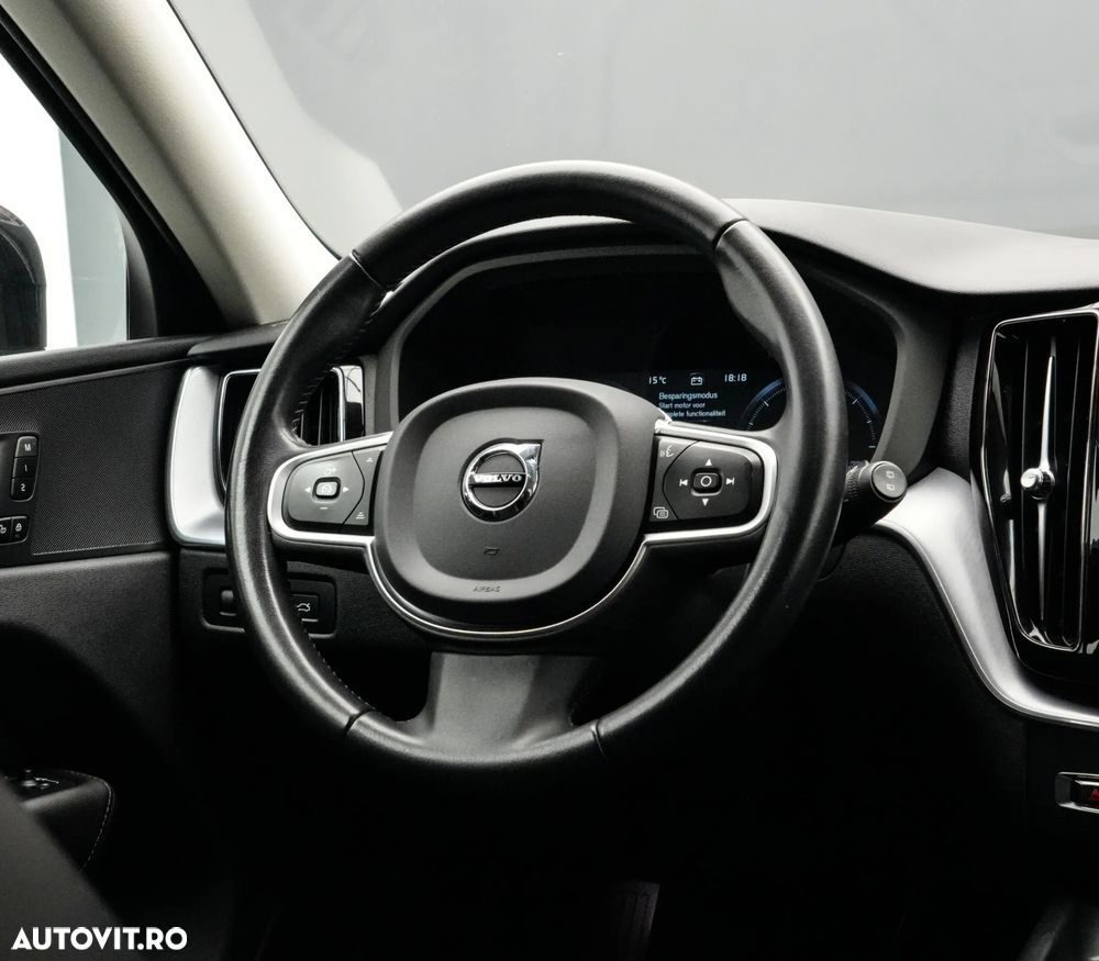 Volvo XC 60 D4 Momentum Pro - 17