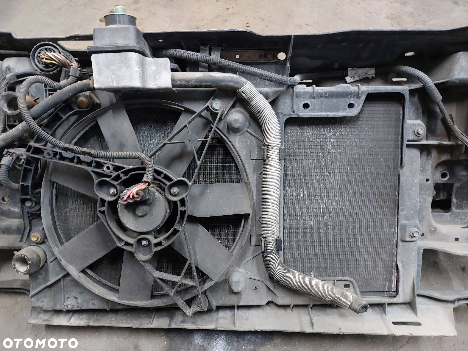 PAS PRZEDNI WZMOCNIENIE CZOŁOWE + CHŁODNICA + LAMPY VW POLO III 1.4 8V - 8